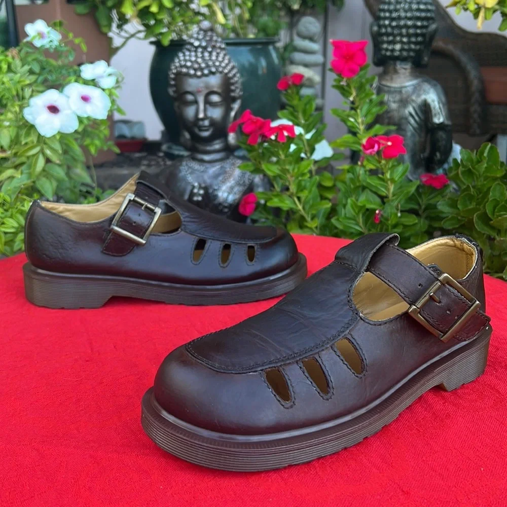 🏴󠁧󠁢󠁥󠁮󠁧󠁿 Vintage Dr. Martens MIE T-Strap Cut Out Mary Jane Loafers UK 5